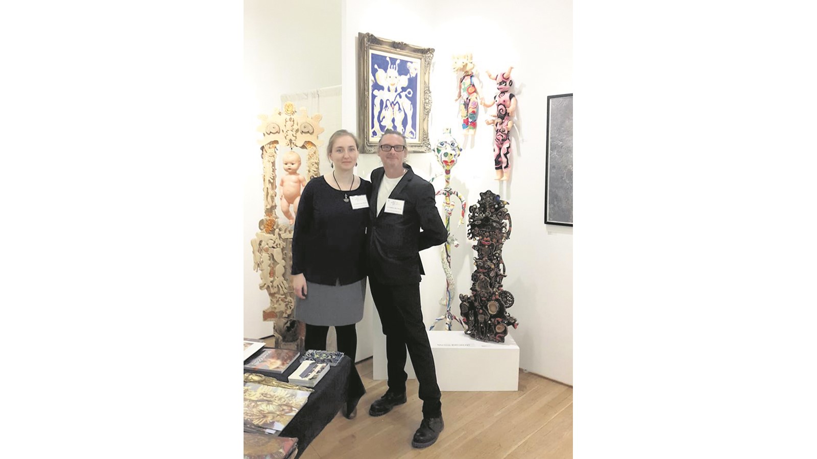 Rebecca Lemay-Dostie et Jean-Robert Bisaillon dans le kiosque de la Galerie des Nanas à la Outsider Art Fair de New-York.