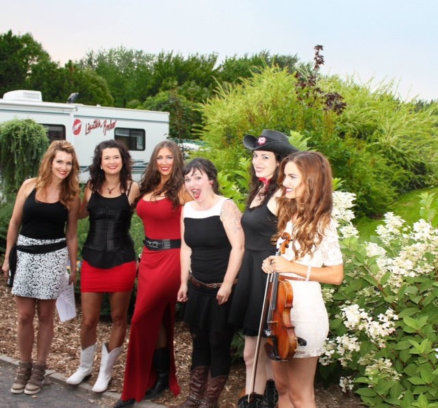 Le sextet Liptstick Rodeo assurera la portion musicale du Wolfe BBQ Fest.