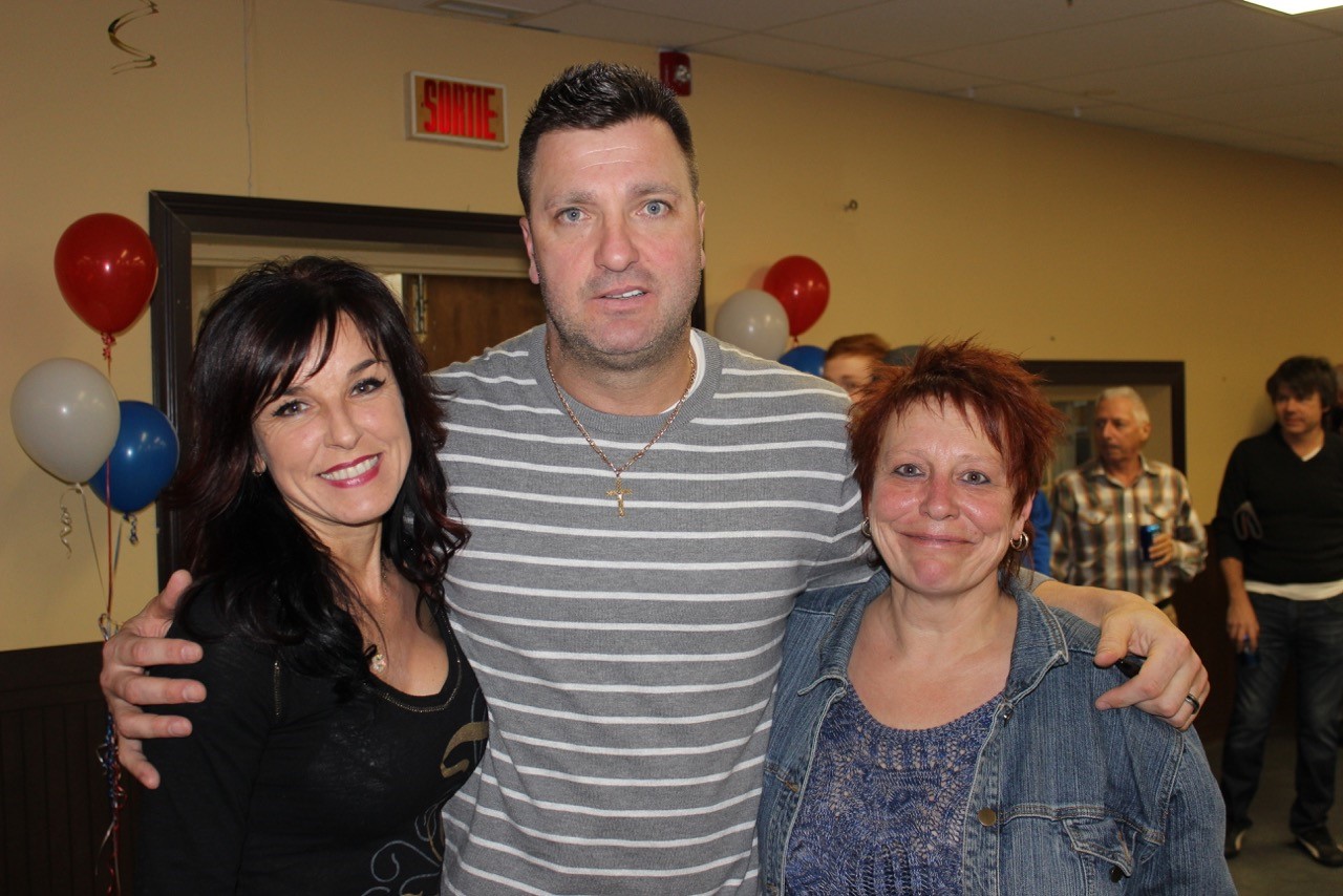 Stéphane Richer accompagné de Nancy Goyette et Marie-Josée Labrie.