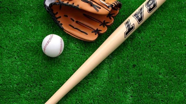 Inscription pour la ligue de balle-donnée féminine de Windsor
