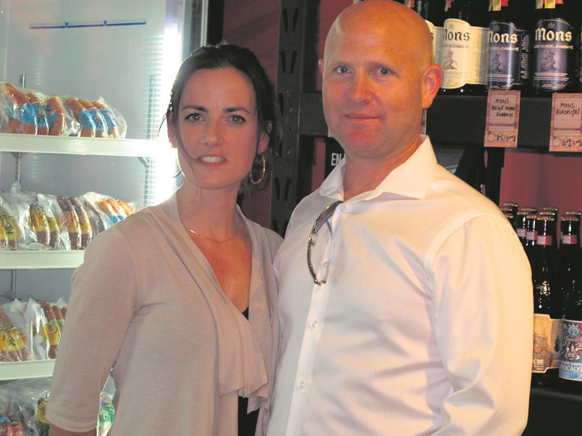 Si le reportage d’Emballages Les Nouvelles a été consacré au propriétaire des Gars de saucisses, Bryce Patriquin, Roxanne Labonté est aussi un maillon important du succès de l’entreprise à titre de copropriétaire et vice-présidente.