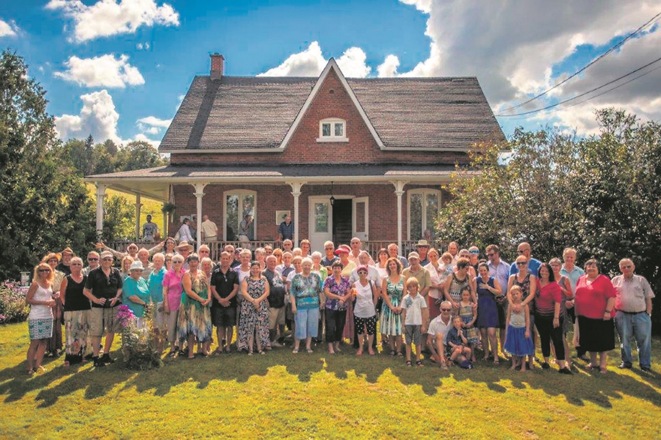 Une photo de la Société d’histoire du comté de Richmond regroupant les membres de l’organisme et les nombreux adeptes de l’histoire du comté.