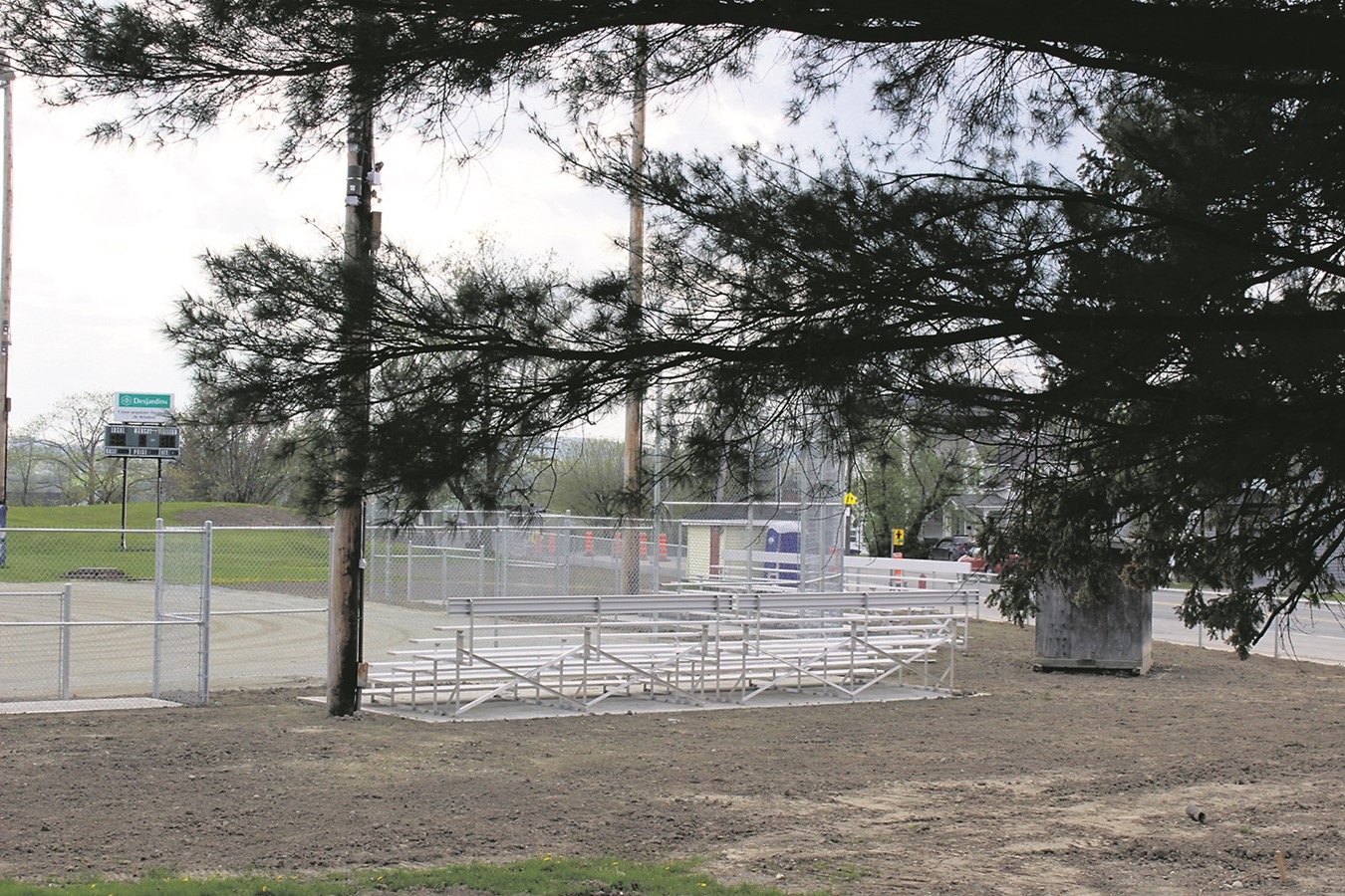 La nouvelle ligue de balle molle pourra profiter du stade municipal récemment rénové.