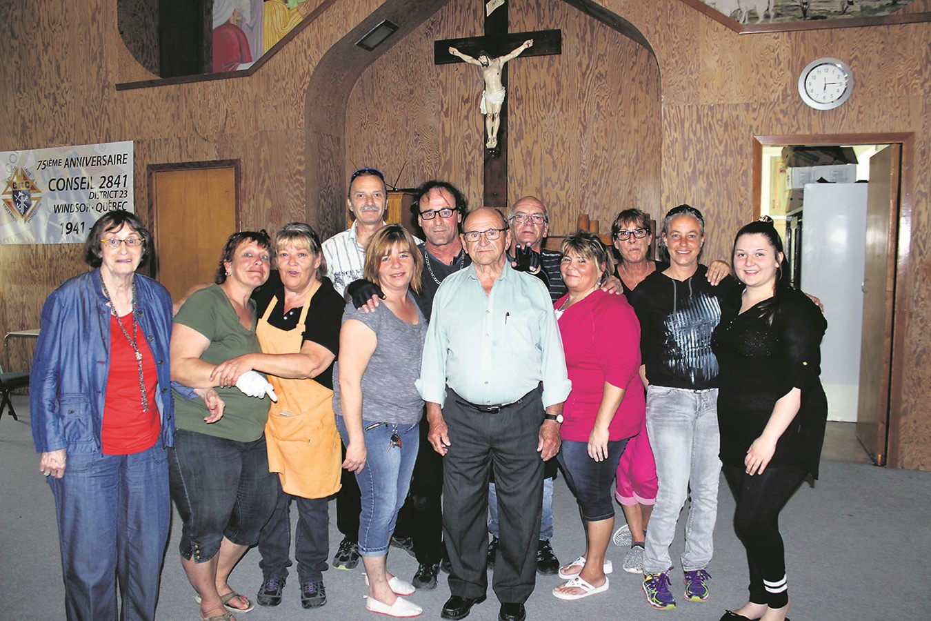Marcel Beaudin (au centre de la photo) accompagné de ses proches et ami(e)s qui ont assuré le souper : Thérèse, Marie-Josée, Huguette, Maurice, Nathalie, Léo, Georges, France, Élyse, Josée et Jasmine.