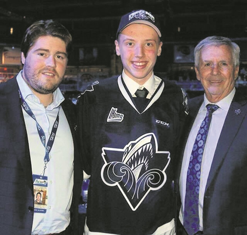 Alexandre Tanguay, propriétaire de l’Océanic, William Gravel et Camille Leblanc, Gouverneur de l’Oceanic, se sont rencontrés lors des séances de repêchage de la LHJMQ.