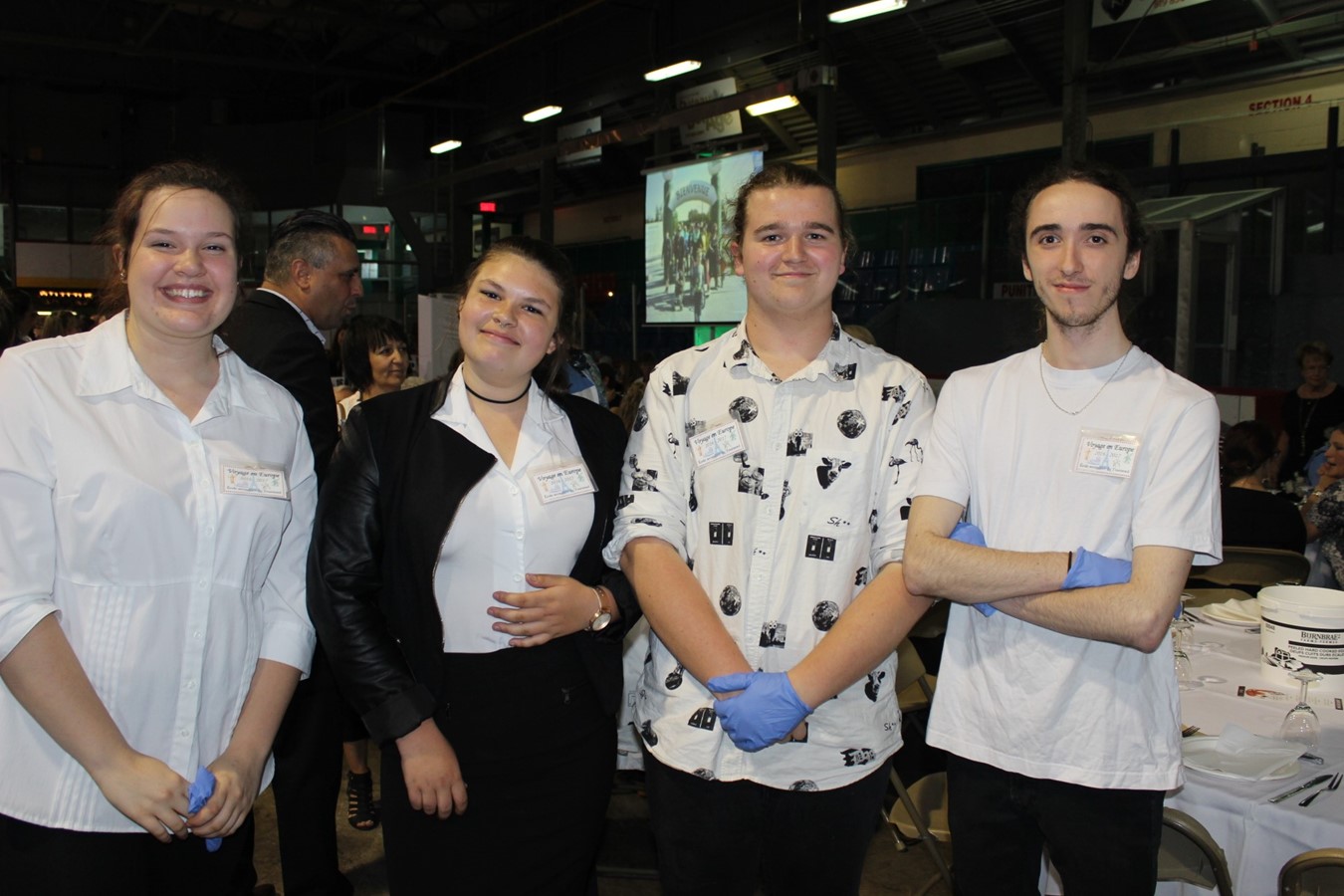 Ariane Dubois, Marie Pier Sundborg, Allen Cloutier et Tristan Labrecque sont parmi les 23 étudiants de l’école secondaire de Windsor qui, depuis l’année scolaire 2016-2017, préparent un voyage en Europe en 2019. Le souper de homards a été l’occasion pour le groupe de se partager les pourboires au profit du projet.