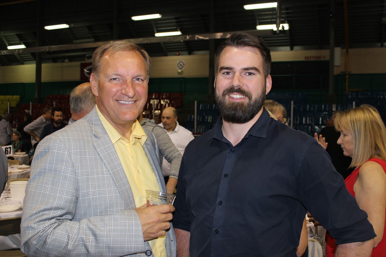 Depuis trois ans, Roch Rousseau de Sherbrooke et son gendre de Québec, Gabriel Fluet, se regroupent à l’occasion du souper de homards. Ayant choisi de prendre une retraite bien méritée, M. Rousseau a contribué largement aux travaux de construction et d’aménagements auprès de la population, des résidents et du personnel du Centre de santé et de sociaux, particulièrement à l’installation de Windsor. L’agrandissement a notamment permis d’amalgamer l’architecture.