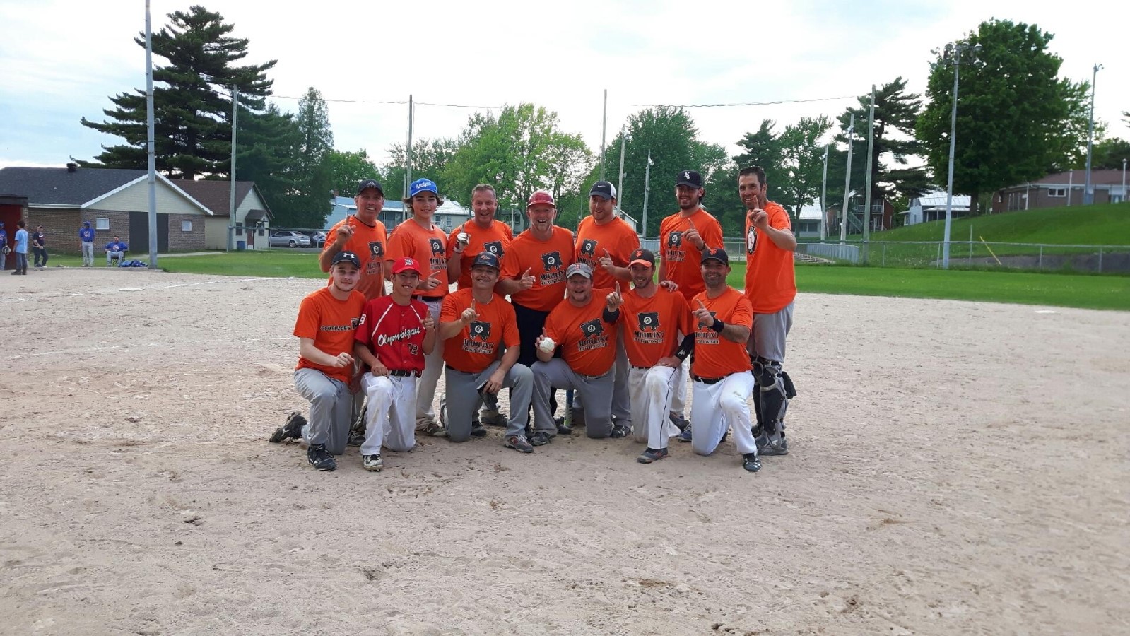 L’équipe de softball du Moulin 7 d’Asbestos a remporté le titre de champion du tournoi de Victoriaville en mai dernier
