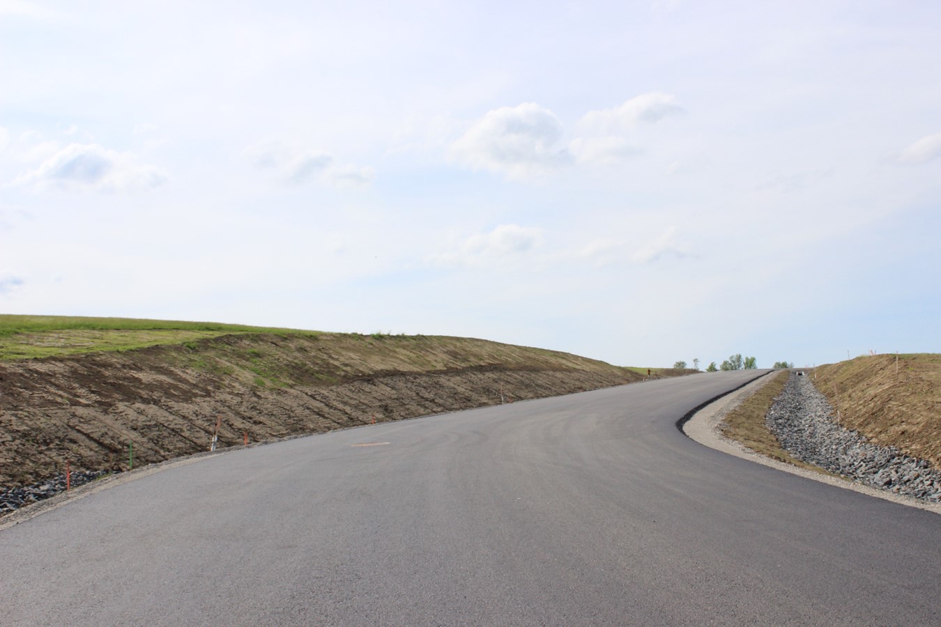 Asphaltage et prolongement de la rue Maurice-Bachand