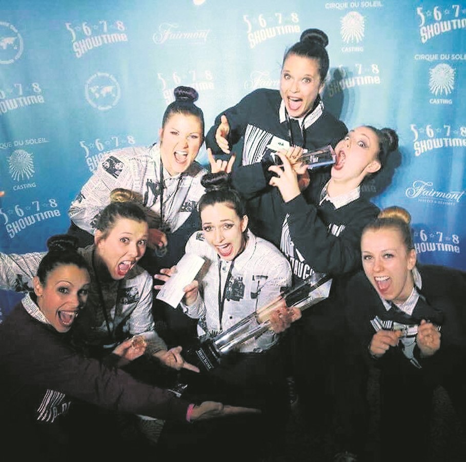 Karine Jalbert, Marie-Pier Leroux Gendron, Katherine Goupil, Danyka Lefebvre, Sandy Vachon, Joëlle Lafleur et Bianca Blais Laflamme forment la troupe Hip-Naughtik (Photo Jonathan Mercier) 