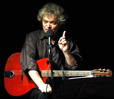 Crédit photo :Patrick Monin. Uzureau présentera pour la première fois au Québec un spectacle hommage à Brassens.