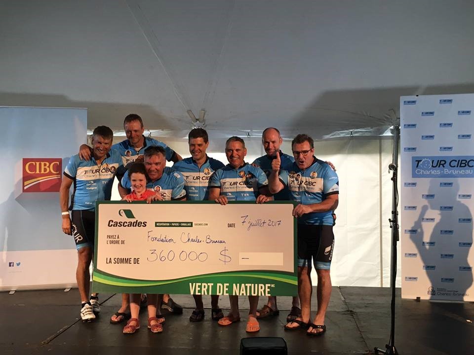 Le Tour CIBC Charles-Bruneau s’est terminé à Boucherville où Cascades a remis la somme de 360 000 $ à la Fondation Charles-Bruneau. 