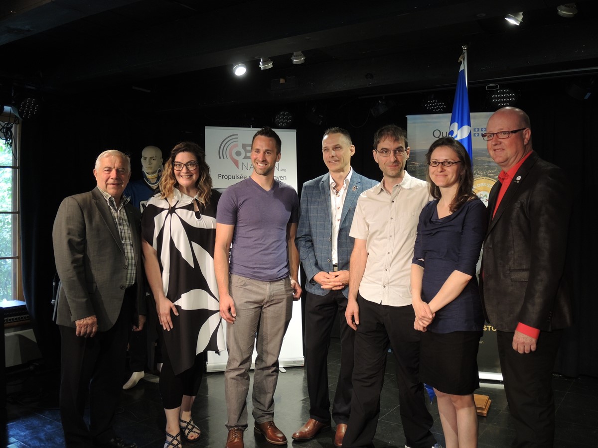 Alain Lemaire, président du conseil d’administration de Cascades et président de la Table de diversification économique de la MRC des Sources, Karine Vallières, Benoit Nadeau, Gino Desautels, Jean-Sébastien Busque, Chantal Labonté et Hugues Grimard, étaient réunis lors de cette annonce.