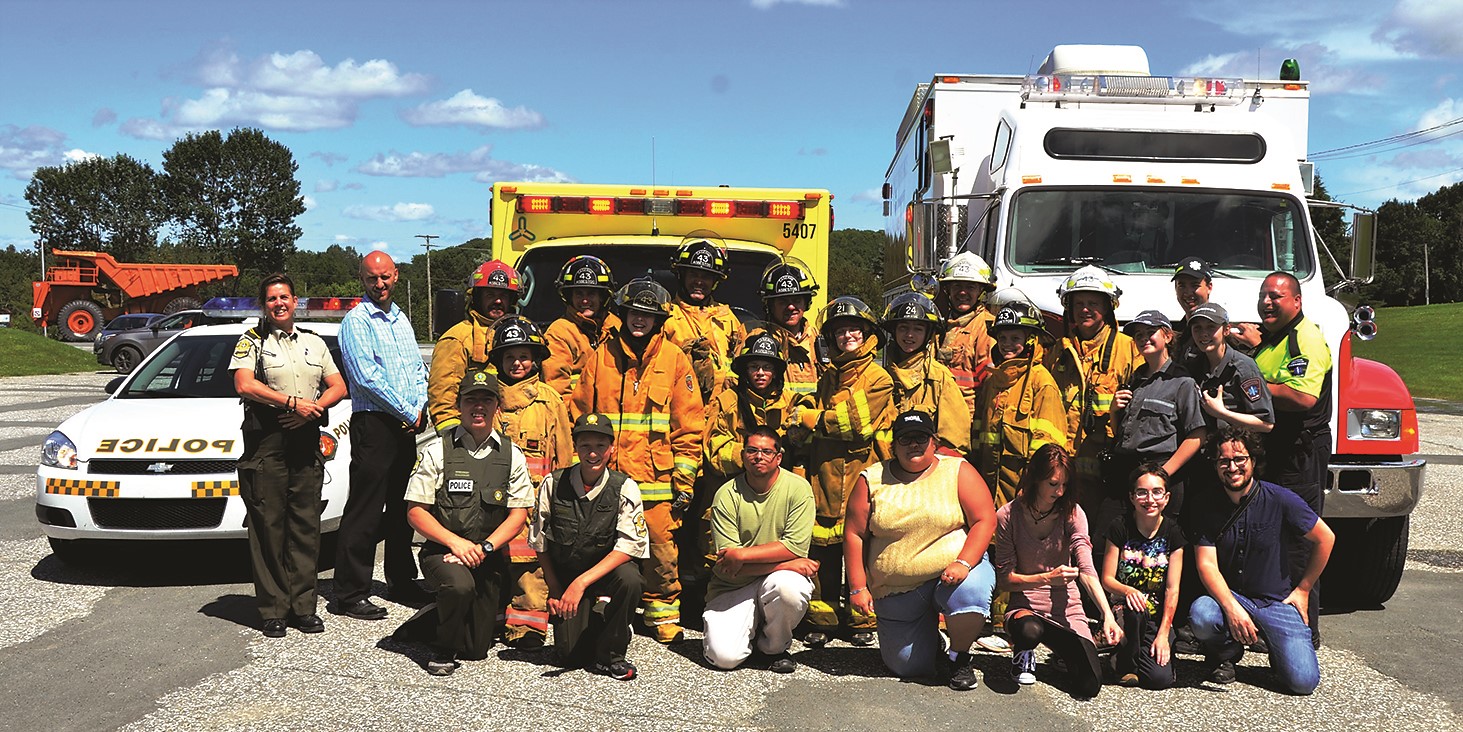 Une dizaine de participants au camp 911 ont pris part à une simulation d’accident dans le cadre des Camps des métiers 2017.