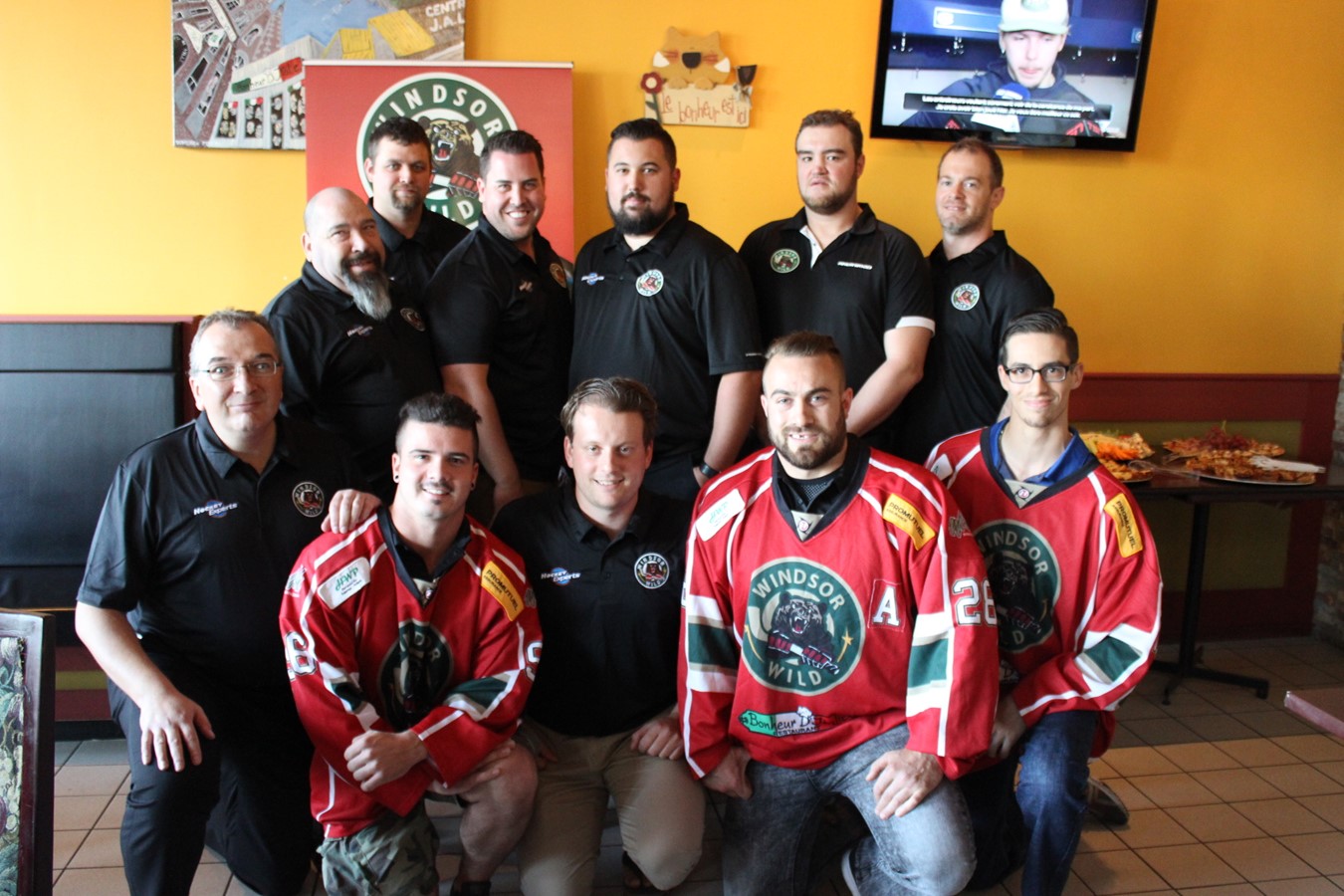 Président, directeur, personnel et quelques joueurs étaient présents au Bonheur d’Italie pour annoncer officiellement le départ prochain de la saison du Wild.