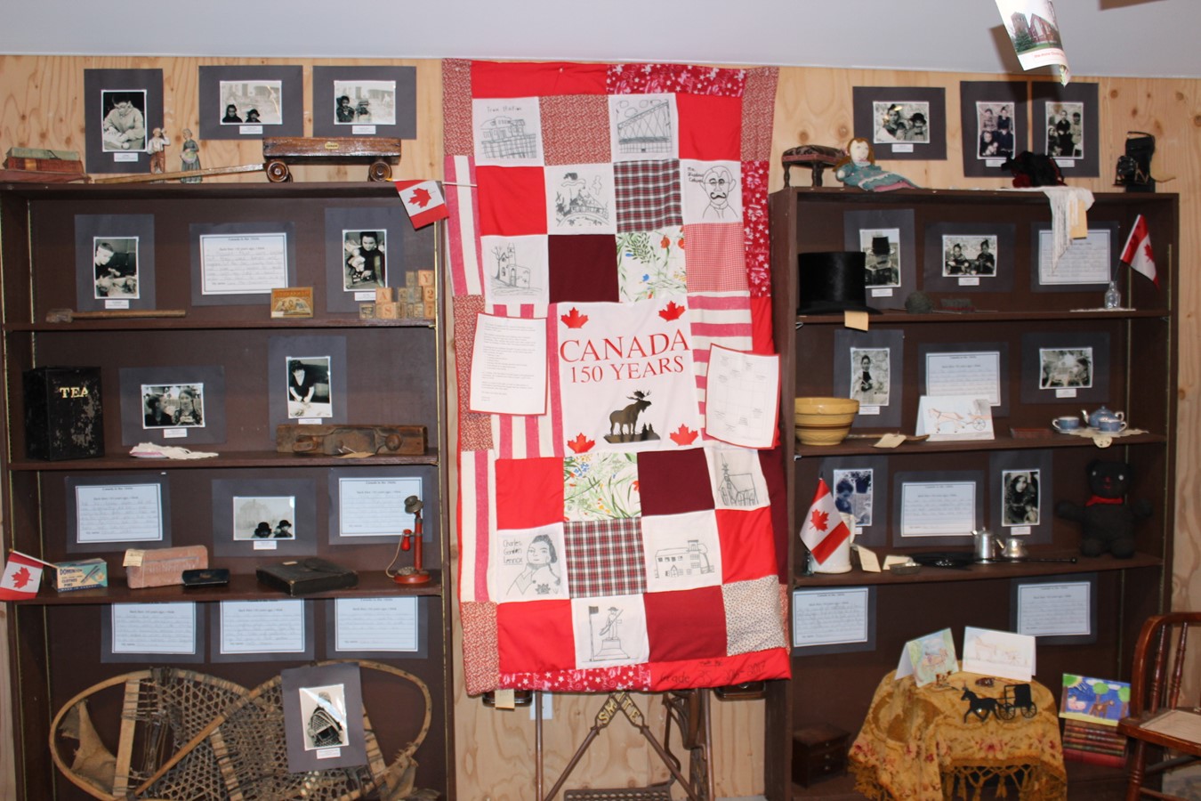 Une courtepointe soulignant le 150e anniversaire du Canada.