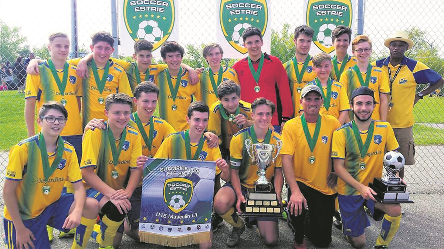 L’équipe de Pierre Caron a offert une saison impressionnante avec un cumul de 39 points : 13 victoires, 0 nulle et 3 défaites seulement. Le U16M L1 s’est emparé de la médaille d’or après avoir battu Sherbrooke 4-1. Un match significatif alors que leurs 6 rencontres en saison régulière se sont soldées par un verdict nul de 3 victoires pour Windsor et 3 victoires pour Sherbrooke.