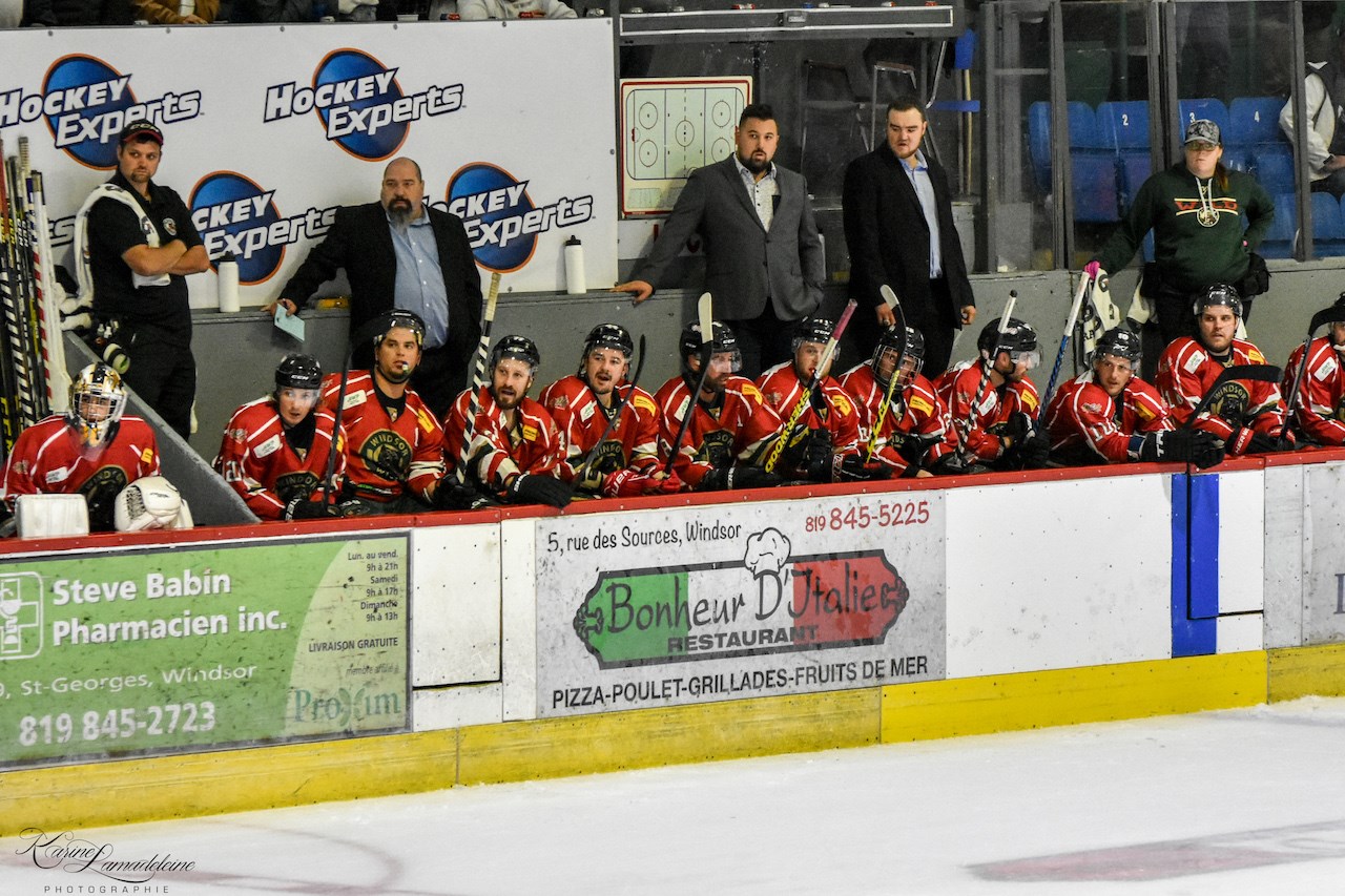 Le Desjardins -Wild de Windsor a subi un revers de 9-8 face au Climatisation Cloutier du Cap-de-la-Madeleine. Les Windsorois avaient pris une avance de 5-0 dans le match.
