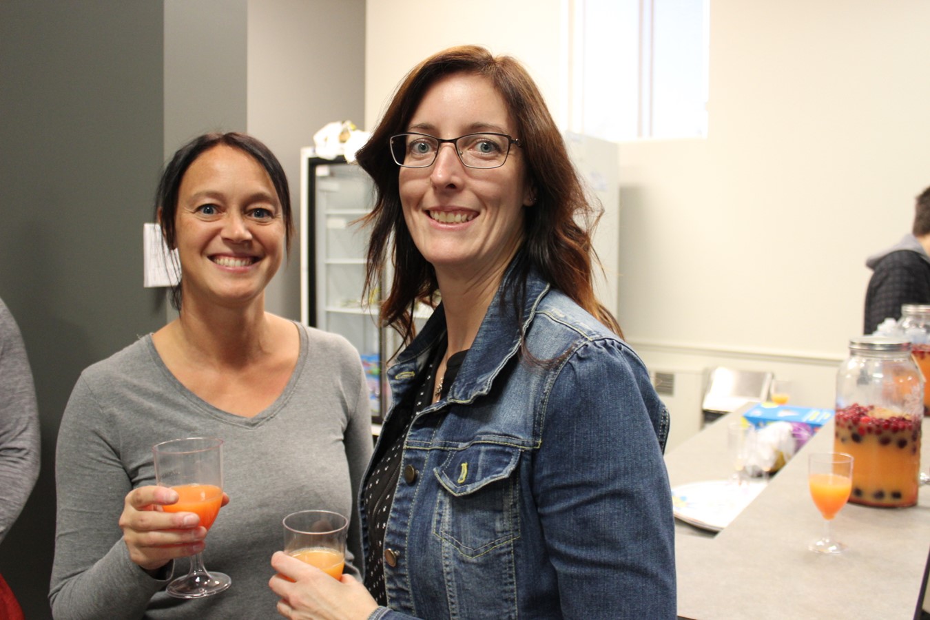 Nicole Caron, administratrice du CJE, et une ex-d’Action Sport Vélo, Catherine Turcotte.