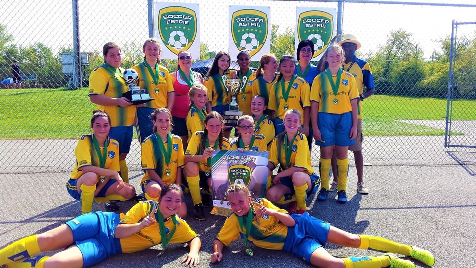 Nos représentantes féminines aux finales, l’équipe U14F L1 de Caroline Perron et Vanessa Marquis-Patoine. Grâce à une très belle victoire de 4-1 contre Richmond, les filles du Nitro ont pu mettre la main sur la médaille d’or.