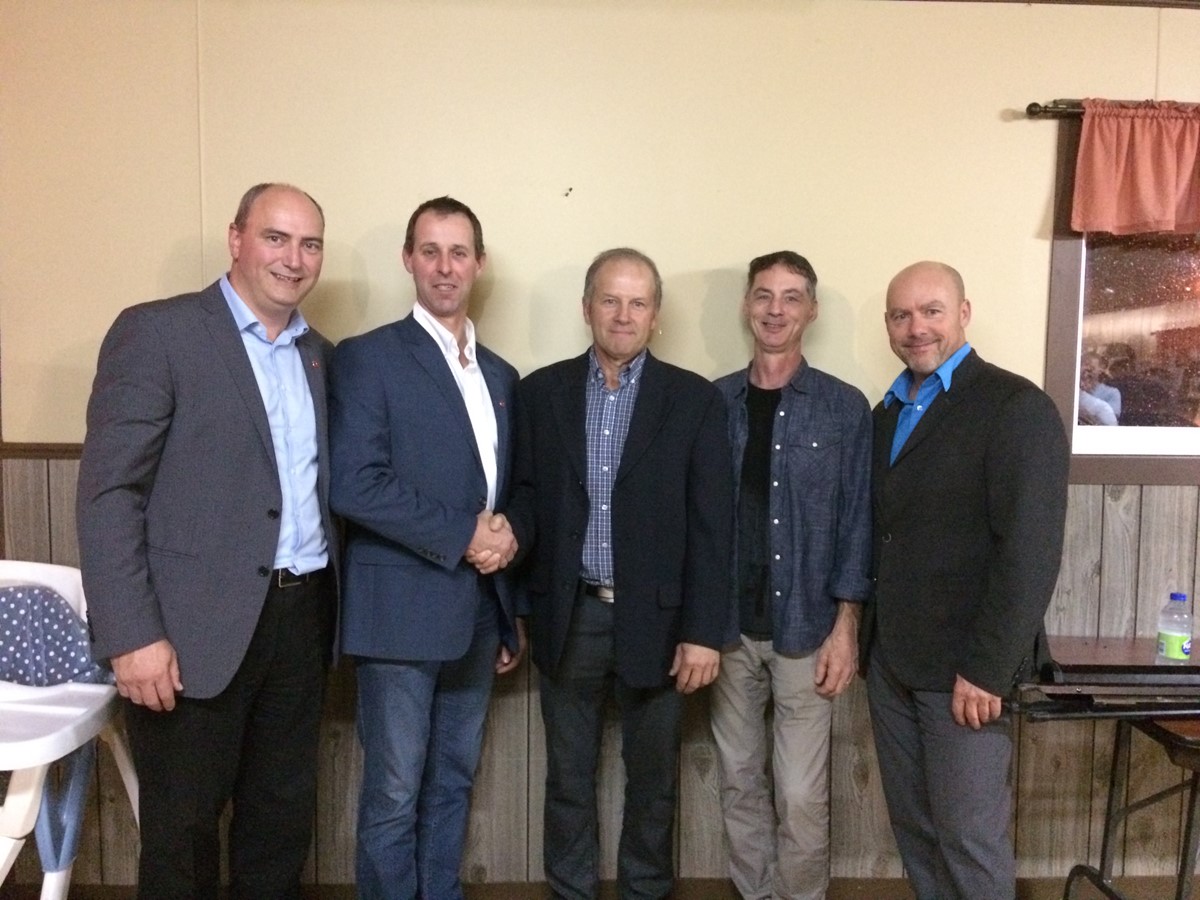 Étaient réunis pour annoncer cette fusion : Gervais Laroche, directeur général de VIVACO groupe coopératif, André Normand, président de VIVACO, Jocelyn Dion, président Pré-Vert, Jean-Réal Surprenant, vice-président Pré-Vert et Denis Labrie, directeur général de Pré-Vert.