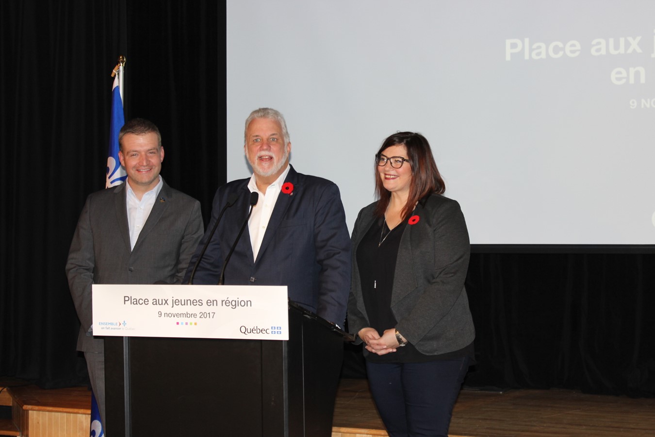 Dans l’ordre habituel : Le ministre Luc Fortin, le premier ministre Philippe Couillard et la députée du comté de Richmond, Karine Vallières.