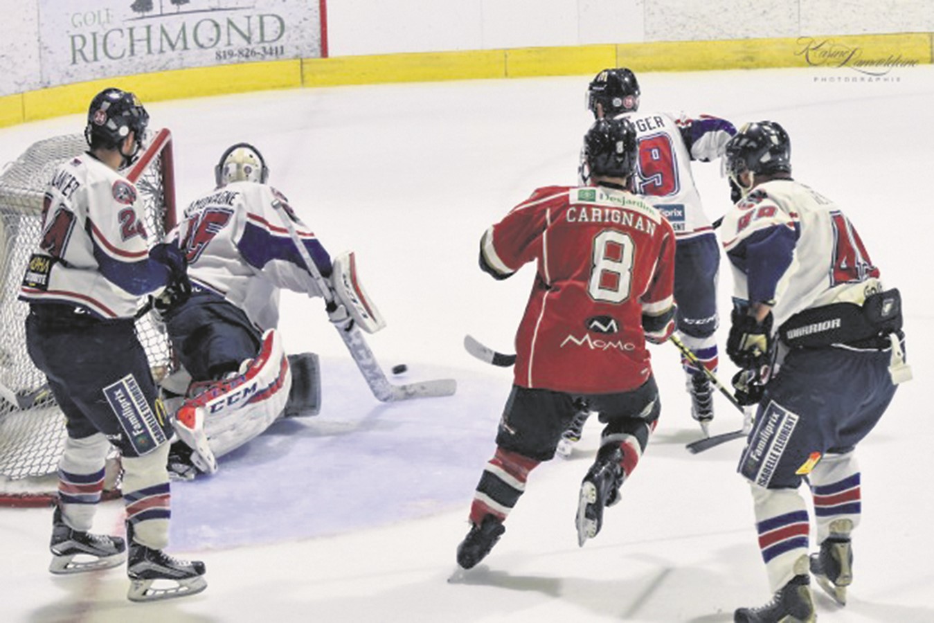 Alexandre Carignan (no. 8)) et Carl Lefebvre ont joué des rôles importants dans la spectaculaire remontée du Desjardins-Wild contre le BigFoot - Familiprix à Plessisville. (Photo : Karine Lamadeleine)