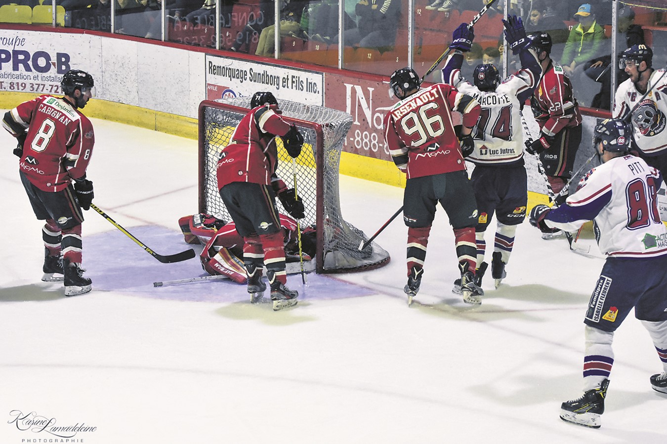 Jason Pitt (à droite) a fait mal au Wild avec six points dans la rencontre du vendredi 15 décembre remportée 7-5 par le BigFoot-Familiprix de Saint-Léonard-d’Aston. 