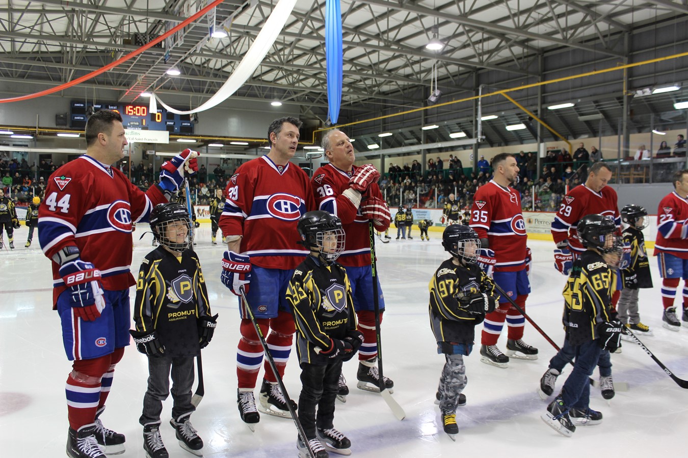 La 40e édition du Tournoi Pee-Wee et Bantam de Windsor a été un vif succès en 2017, particulièrement lors du match amical entre les Anciens Canadiens et l’équipe d’ex-joueurs vedette locaux qui ont contribué à remplir l’aréna. Pour 2018, la direction du tournoi a opté pour la gratuité qui permettra à toute la population d’assister aux 84 parties du 41e tournoi.