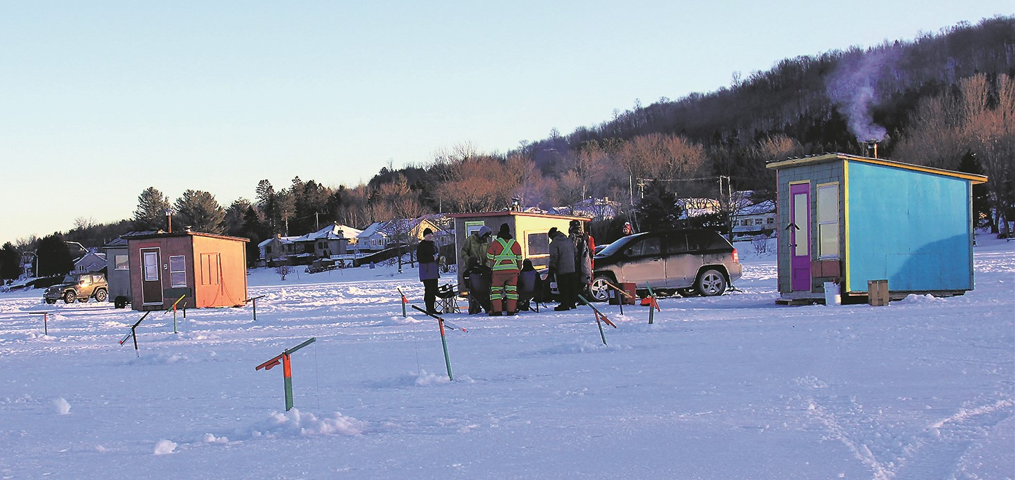 Ce moment de l’année, est un incontournable pour les mordus de la pêche sur la glace.