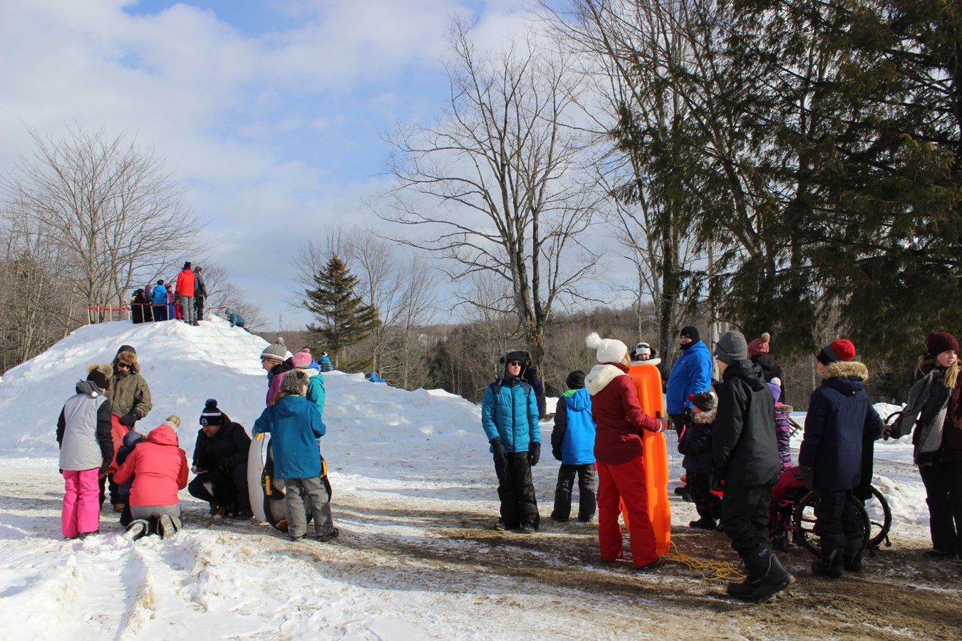 Plaisirs d’hiver à Windsor : une glissoire achalandée!