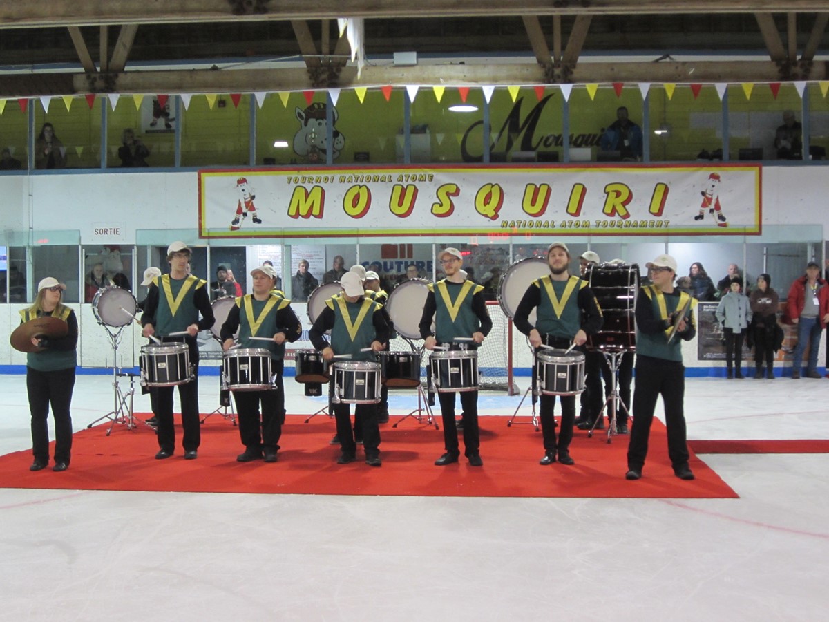 La Drumline du Vert et Or de l’Université de Sherbrooke a offert un beau spectacle lors de l’ouverture officielle.