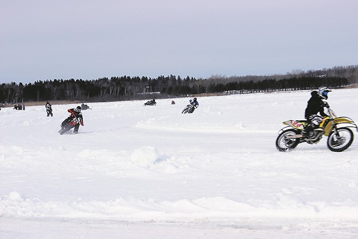 Du motocross sur lac Tomcod de St-François