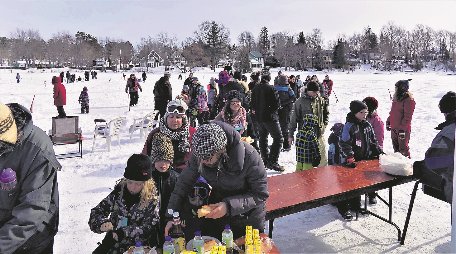 Week-end d’initiation à la pêche sur la glace au Trois-Lacs/ Asbestos, pour des jeunes de 4 à 18 ans.