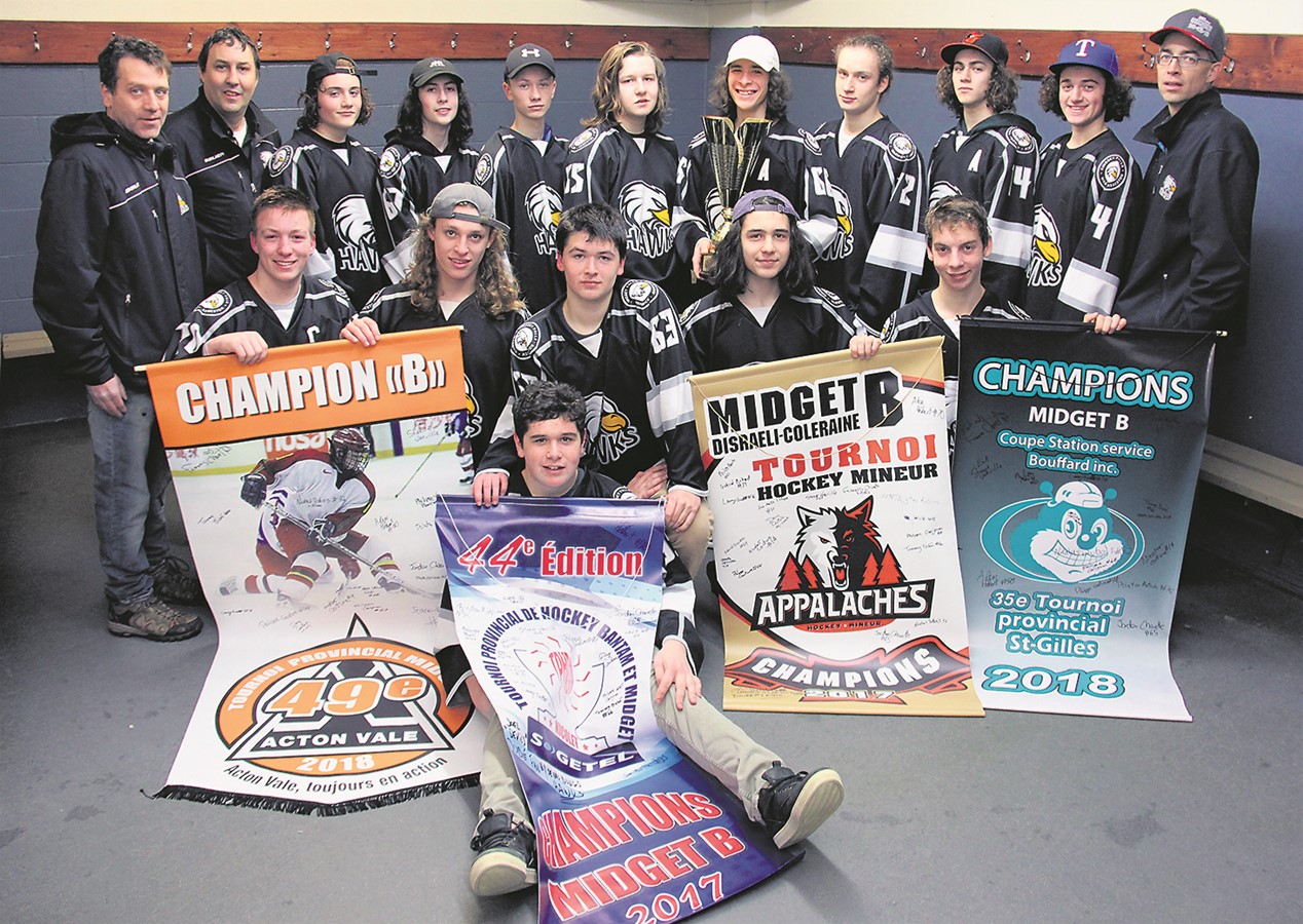 La famille 2017-2018 des Hawks d’Asbestos, Kingsey-Falls et Warwick, malheureusement absent sur cette photo lors de notre passage, Gabriel Michaud.