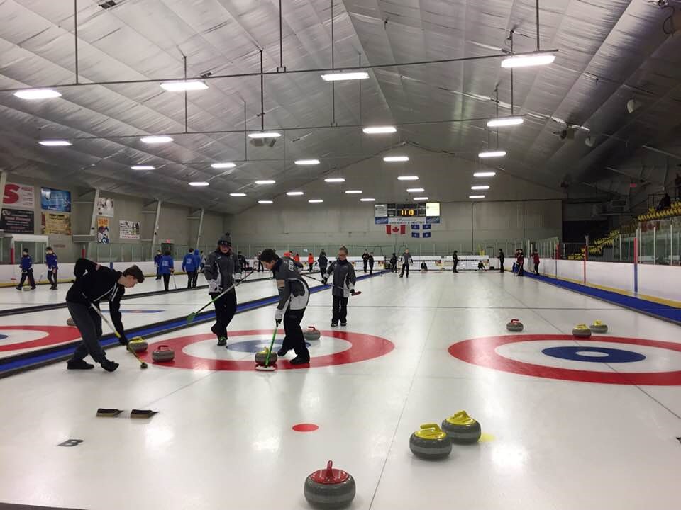 L’aréna Normand-Boisvert de Kingsey-Falls, complètement transformé en « ice rinks » de curling, comme lors des Jeux du Québec.