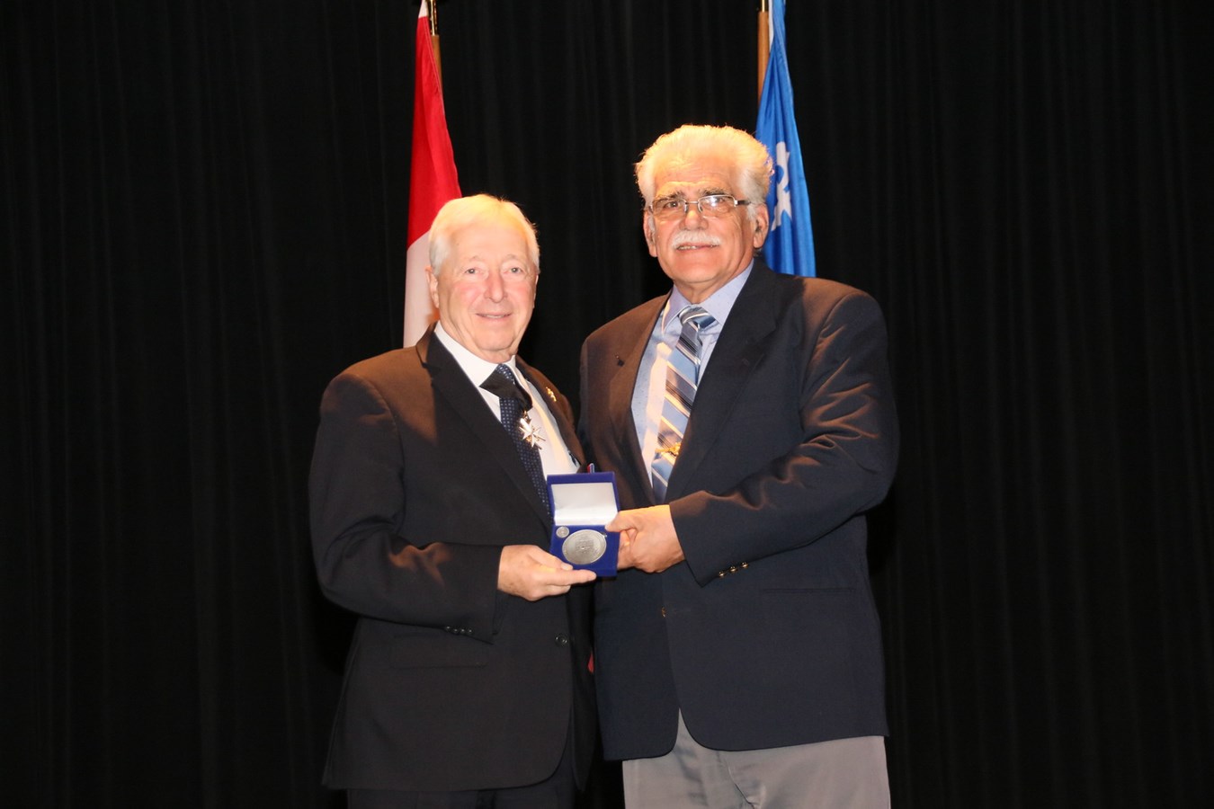 Remise de médaille du Lieutenant-Gouverneur Marcel Dufort