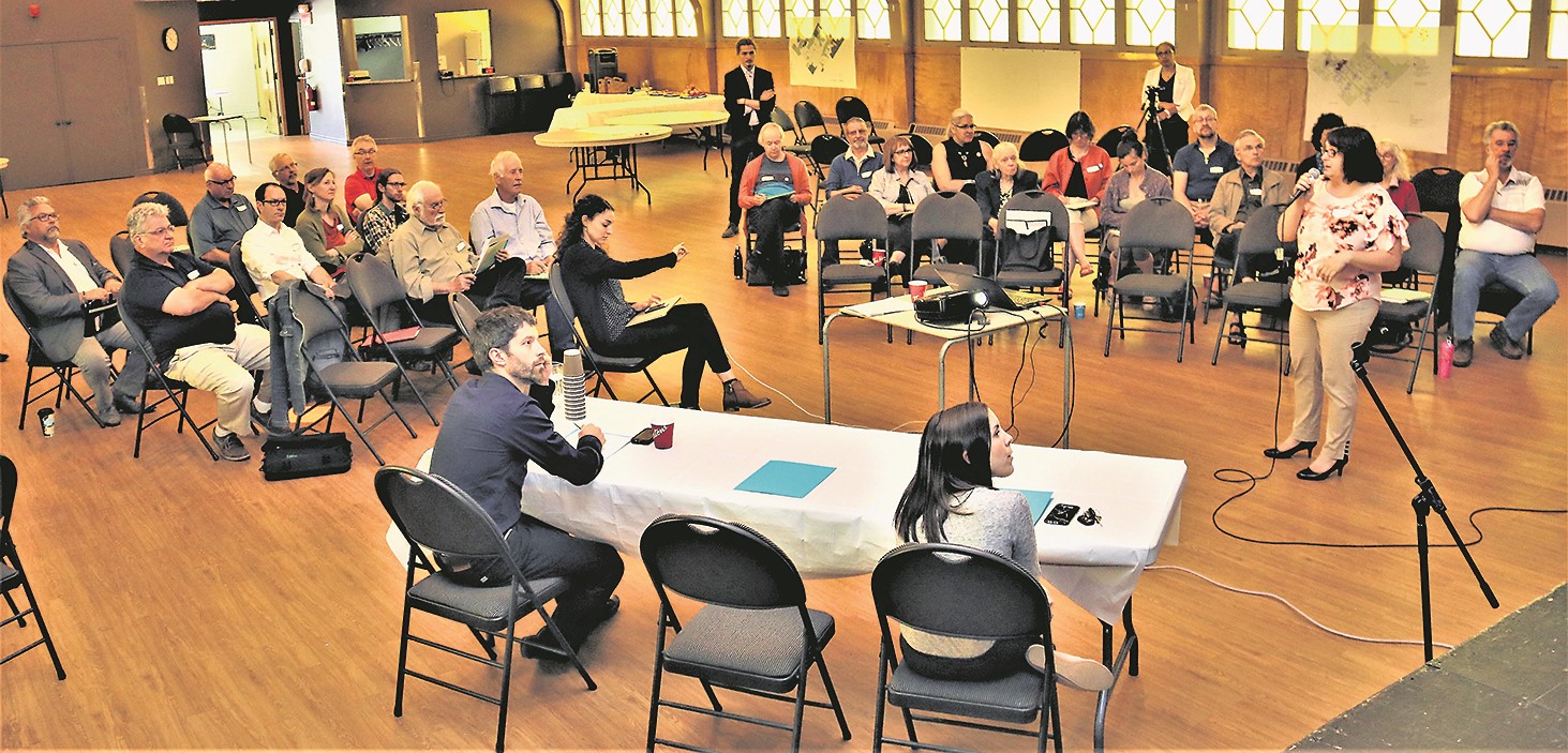 Une vue des participants et membre du comité des citoyens, lors de la dernière rencontre de samedi dernier, sur les activités minières dans la MRC des Sources