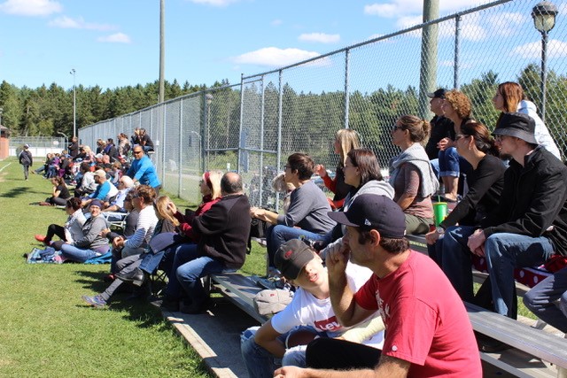 Amis et parents étaient sur place pour encourager les équipes.