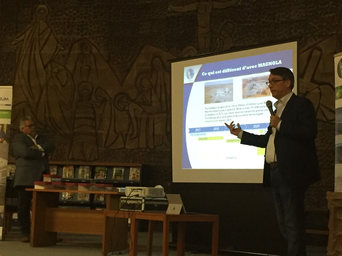 M.Joël Fournier président d’Alliance Magnésium lors d’une séance d’information à la bibliothèque d’Asbestos le 27 novembre dernier.