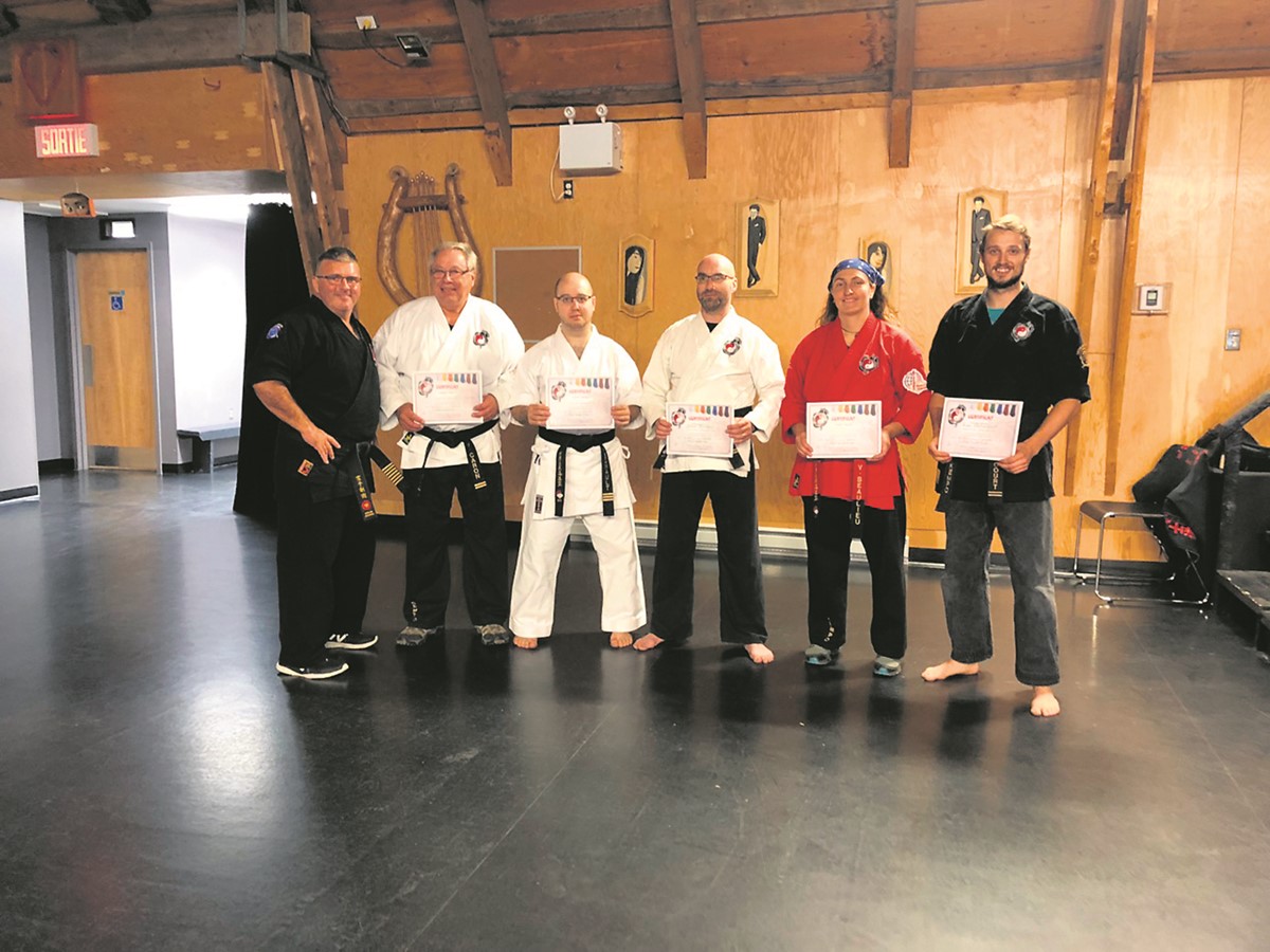De gauche à droite : Shihan Denis Paquet, Sensei Yvan Caron, Sensei Vincent Pedneault, Sensei Denis Boucher, Renshi Valérie Beaulieu et Sensei Luc Vaillancourt
