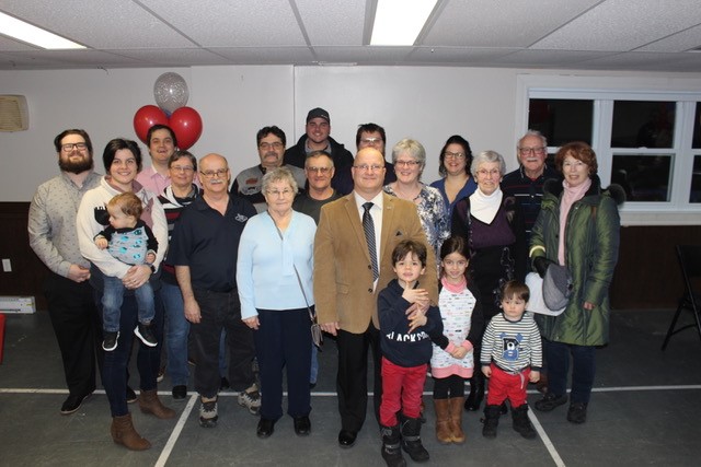 Jacques Corriveau (à l’avant) entouré de ses proches.