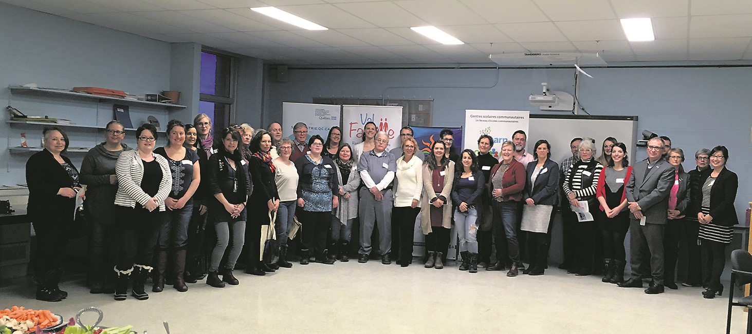 Cette annonce a été réalisée dans le cadre d’une conférence de presse qui s’est déroulée le 27 février dernier à l’École secondaire régionale de Richmond (Richmond Regional High School). Cette photo regroupe les nombreux intervenants qui ont participé à cette rencontre. 