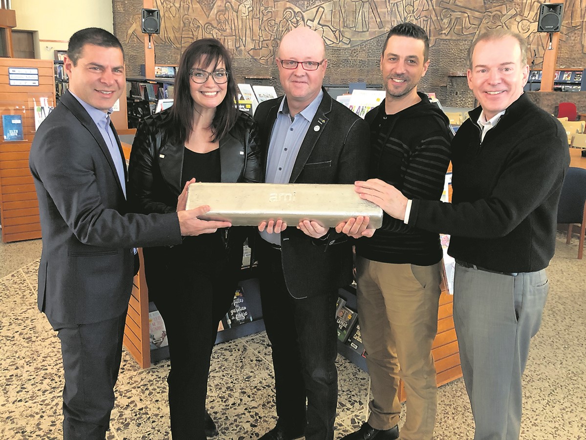 Alain Rayes, Karine Vallières, Hugues Grimard, maire d’Asbestos, David Bélanger et André Bachand