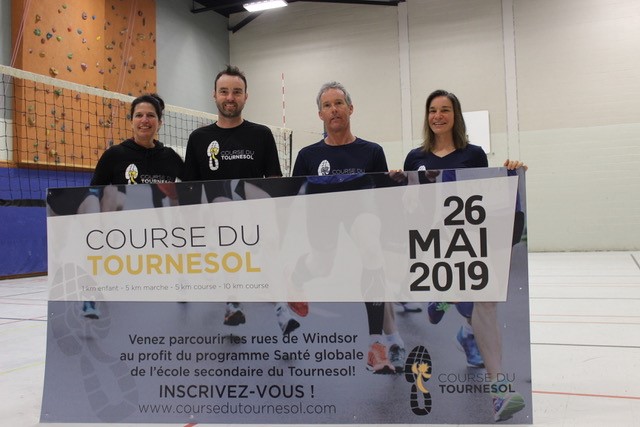 En avril : Isabelle Arcand, Éric Traversy, Gilles Dubois et Marie-Pierre Morin prêts pour la Course du Tournesol 2019. Aucun des quatre allaient atteindre le seuil des 450 participants.
