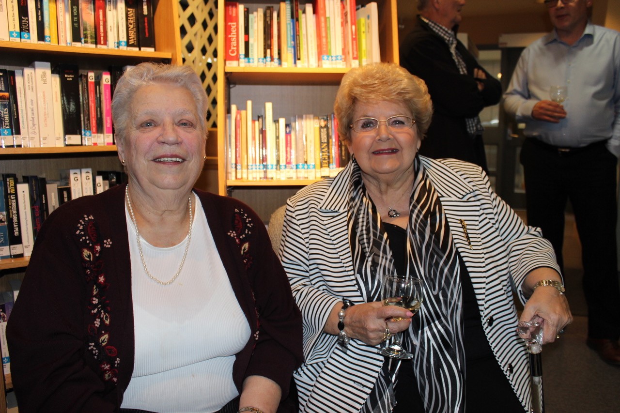 Fleurette LaRochelle Trifiro et Janine Roy-Côté, deux dames qui ont contribué à l’essor de la Bibliothèque Patrick-Dignan, à la fois pour leurs écrits et la joie de lire.