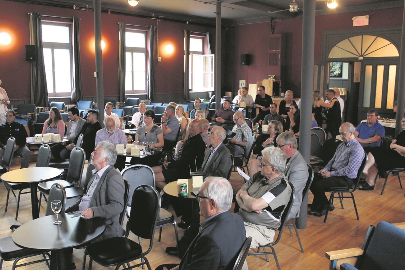 Membres du CAE et gens d’affaires étaient présents à la salle Patrick-Quinn du Centre d’art.