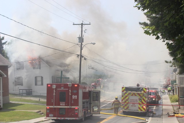 Un duplex en feu à Windsor et une roulotte endommagée à Val-Joli