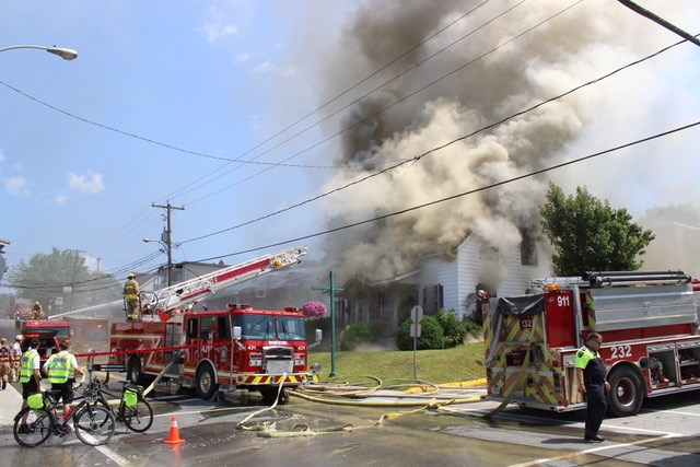Un duplex en feu à Windsor et une roulotte endommagée à Val-Joli