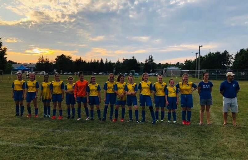 12 août. Petit souvenir des deux équipes U10 féminines du Nitro qui s’affrontaient au tournoi de Coaticook.
